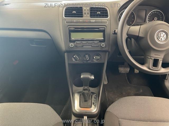 VOLKSWAGEN POLO 2010 Image 6
