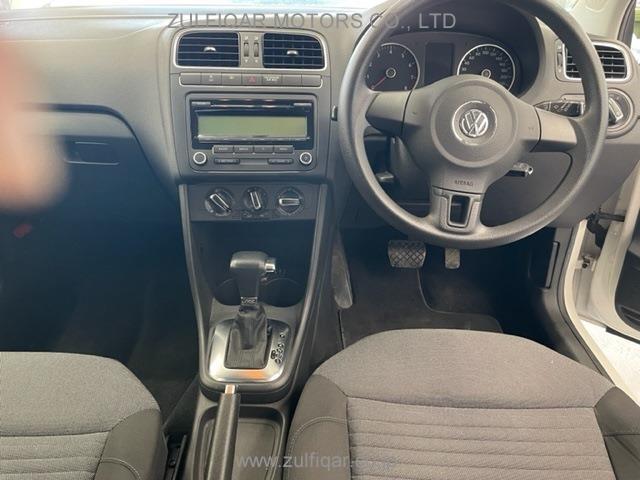 VOLKSWAGEN POLO 2010 Image 8