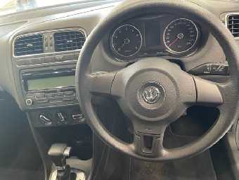 VOLKSWAGEN POLO 2010 Image 9