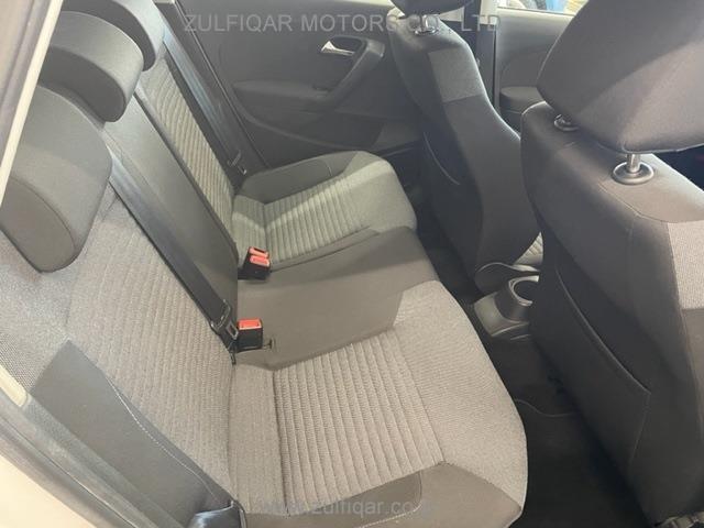 VOLKSWAGEN POLO 2010 Image 10
