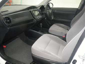 TOYOTA COROLLA AXIO 2017 Image 8