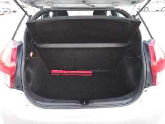 TOYOTA YARIS 2017 Image 9