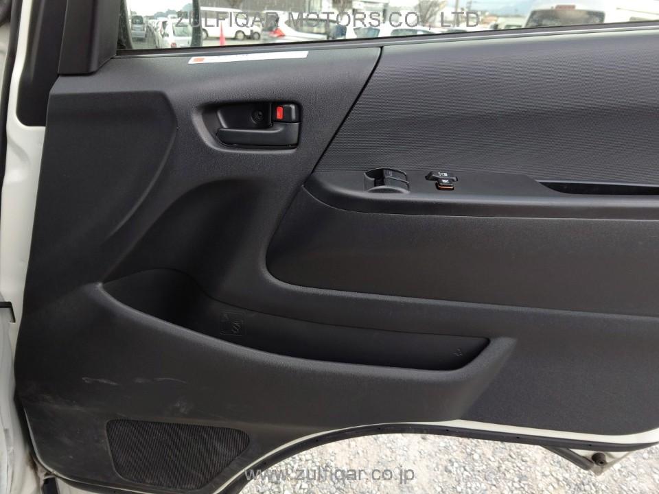 TOYOTA HIACE 2017 Image 12