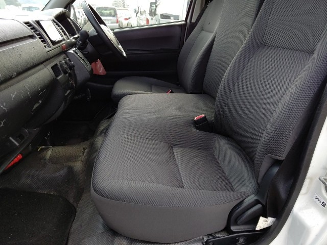 TOYOTA HIACE 2017 Image 20