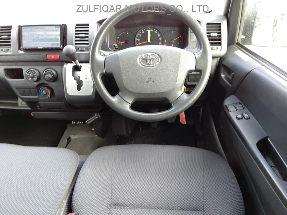 TOYOTA HIACE 2017 Image 8