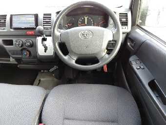 TOYOTA HIACE 2017 Image 7