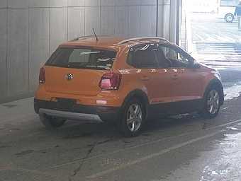 VOLKSWAGEN POLO 2011 Image 2