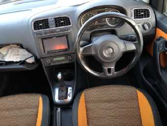 VOLKSWAGEN POLO 2011 Image 4