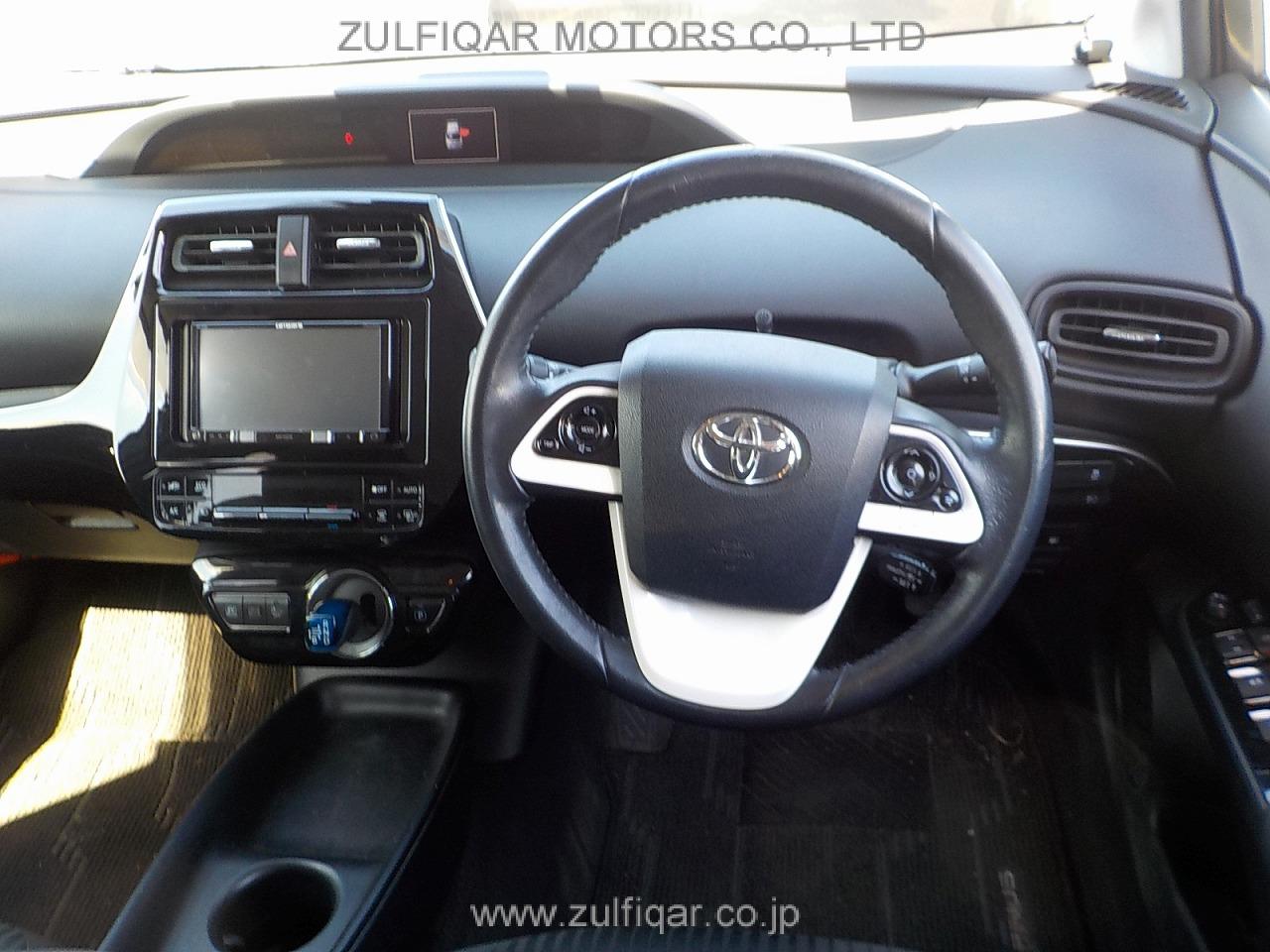 TOYOTA PRIUS 2017 Image 10
