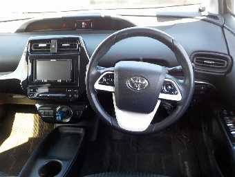 TOYOTA PRIUS 2017 Image 9
