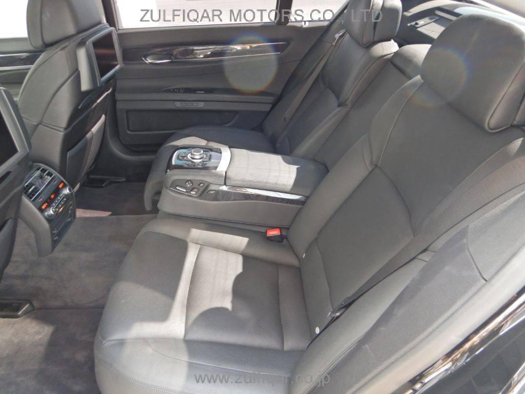 BMW 7 SERIES 2010 Image 4
