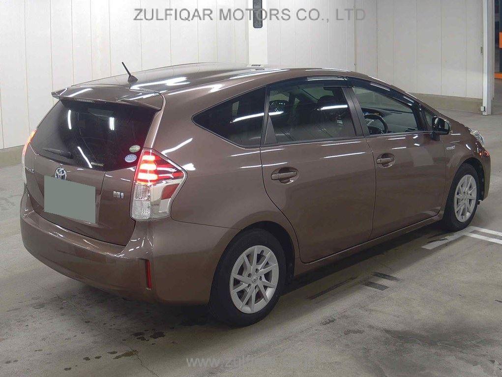 TOYOTA PRIUS ALPHA 2015 Image 5