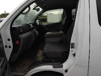 NISSAN NV350 CARAVAN WAGON 2018 Image 14