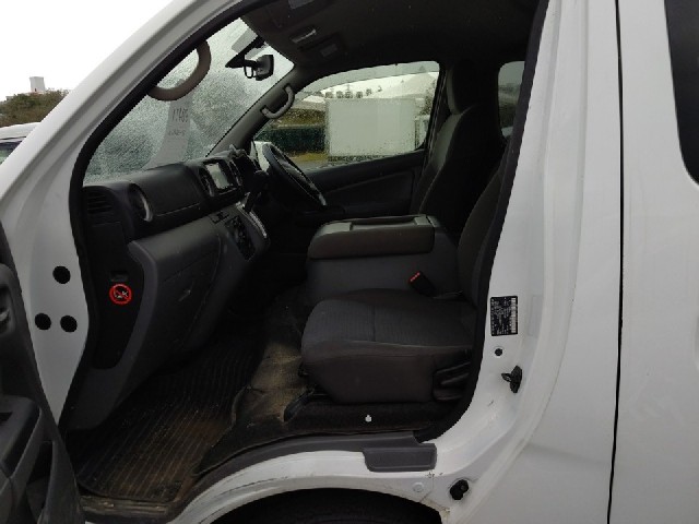 NISSAN NV350 CARAVAN WAGON 2018 Image 20