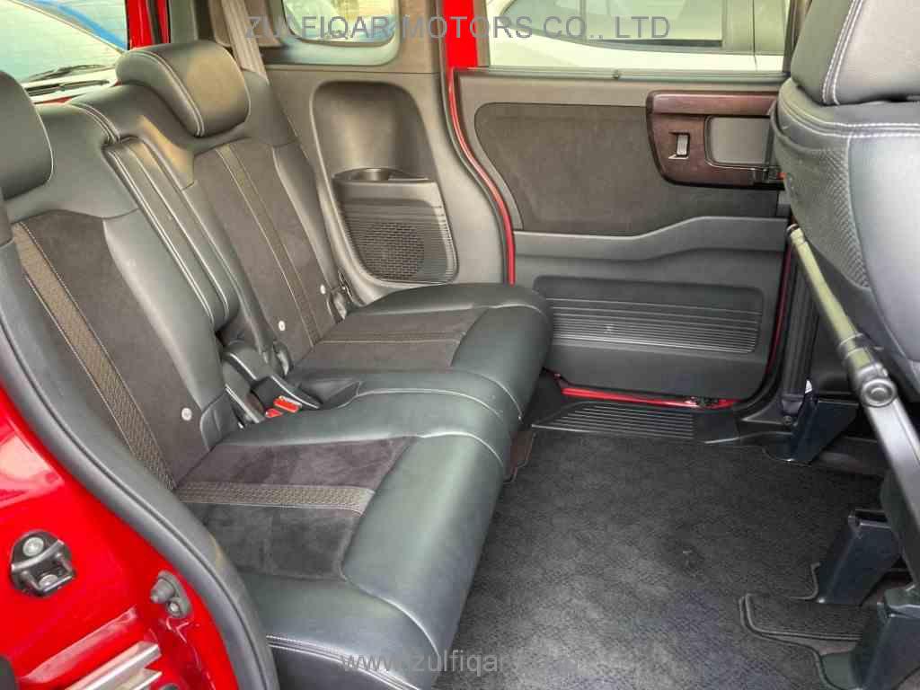 HONDA N-BOX CUSTOM 2019 Image 9