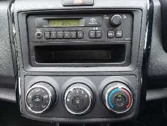 TOYOTA COROLLA AXIO 2017 Image 8