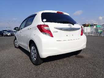 TOYOTA VITZ 2017 Image 2