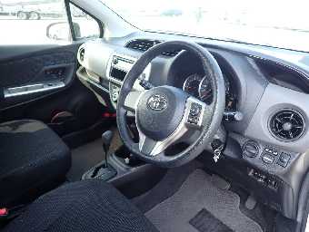 TOYOTA VITZ 2017 Image 3