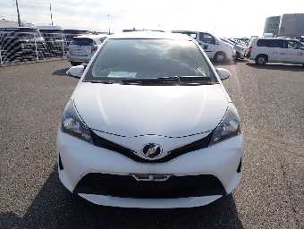 TOYOTA VITZ 2017 Image 4