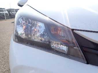 TOYOTA VITZ 2017 Image 9