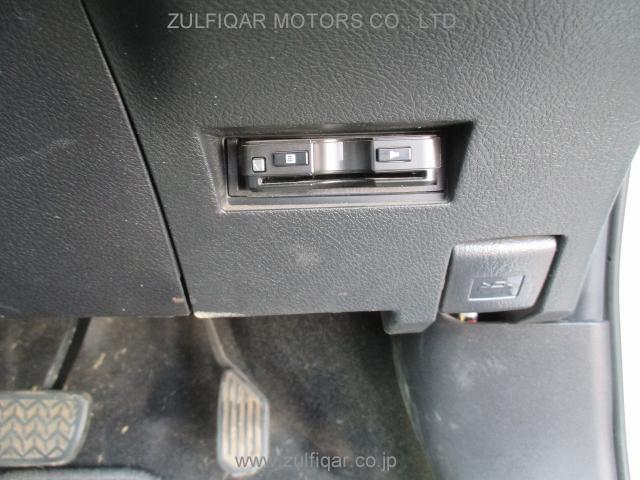 TOYOTA COROLLA AXIO 2017 Image 8