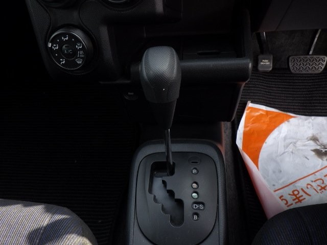 TOYOTA SUCCEED 2017 Image 24