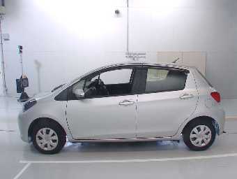 TOYOTA VITZ 2016 Image 4