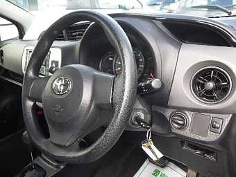 TOYOTA VITZ 2016 Image 7