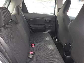 TOYOTA VITZ 2016 Image 9