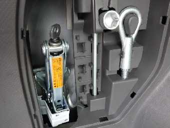 NISSAN NV150 AD 2018 Image 17