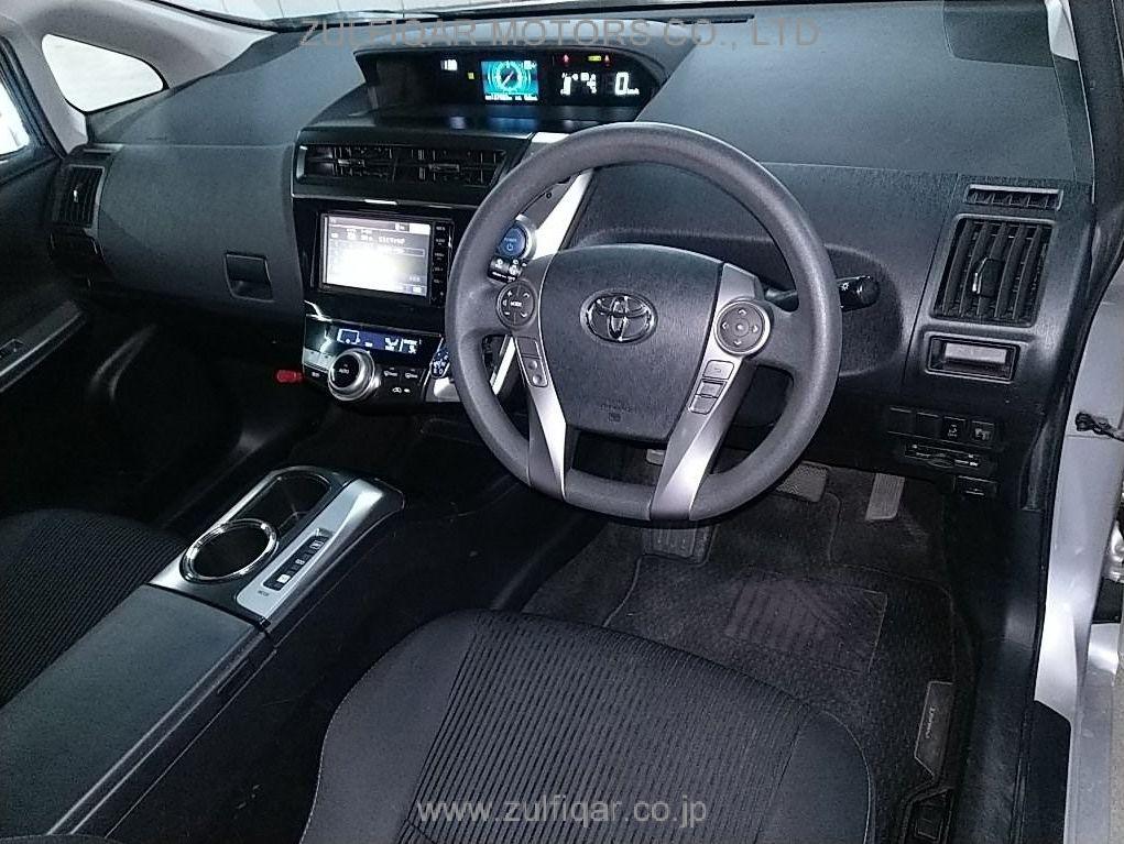 TOYOTA PRIUS ALPHA 2015 Image 3