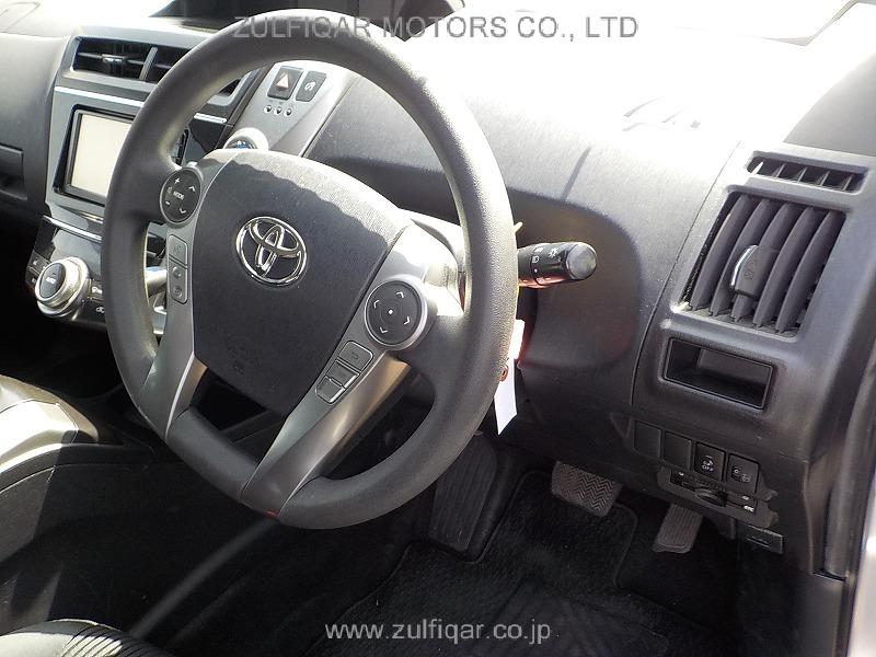 TOYOTA PRIUS ALPHA 2015 Image 7