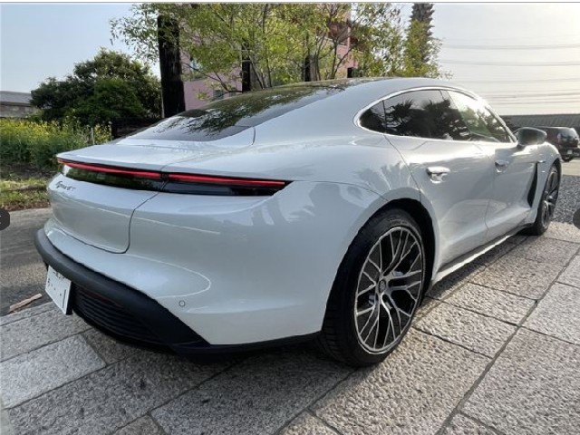 PORSCHE TAYCAN 2021 Image 19