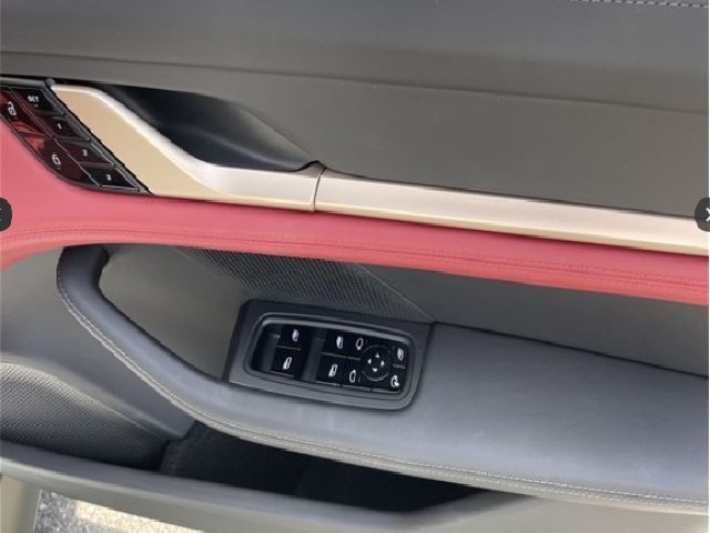 PORSCHE TAYCAN 2021 Image 30