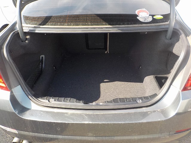 BMW 5 SERIES 2012 Image 19