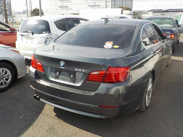 BMW 5 SERIES 2012 Image 23