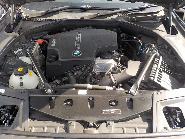 BMW 5 SERIES 2012 Image 25