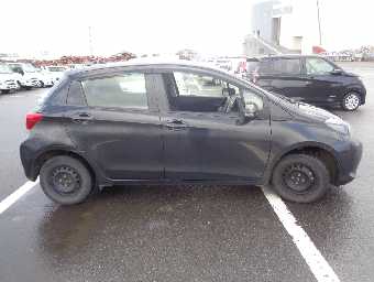 TOYOTA VITZ 2016 Image 4