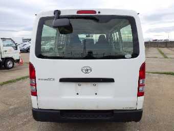 TOYOTA REGIUSACE 2012 Image 17