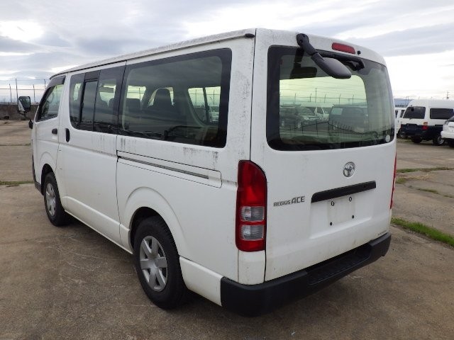 TOYOTA REGIUSACE 2012 Image 26