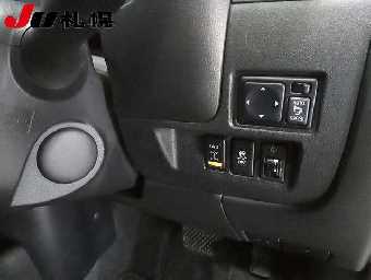 NISSAN MARCH 2018 Image 4