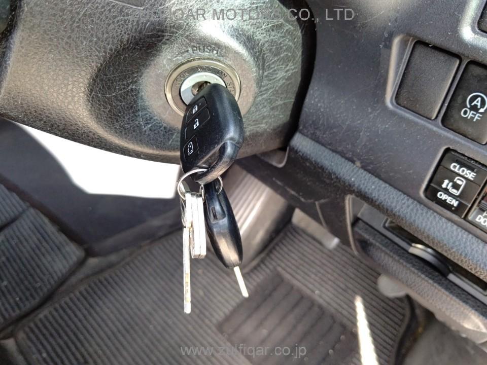 TOYOTA VOXY 2016 Image 10