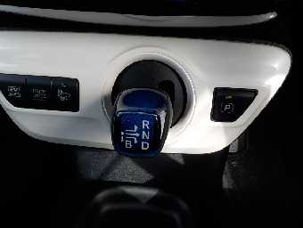 TOYOTA PRIUS 2016 Image 5