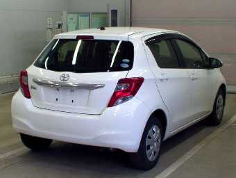 TOYOTA VITZ 2017 Image 2