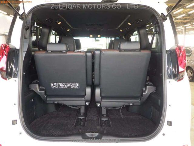 TOYOTA ALPHARD 2017 Image 8