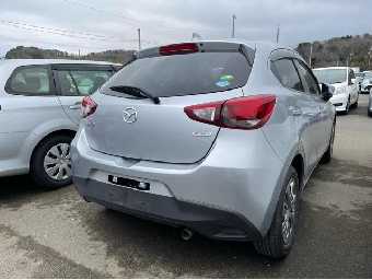 MAZDA DEMIO 2017 Image 9