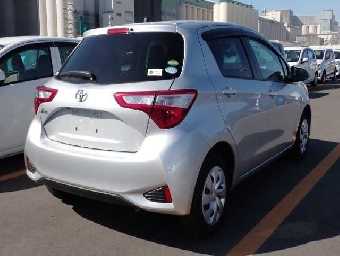 TOYOTA VITZ 2017 Image 2