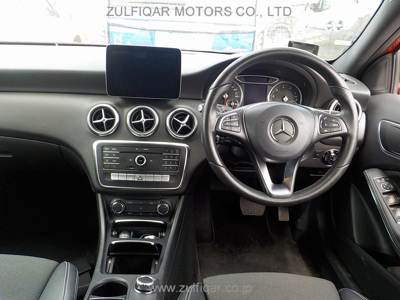 MERCEDES BENZ A CLASS 2017 Image 11