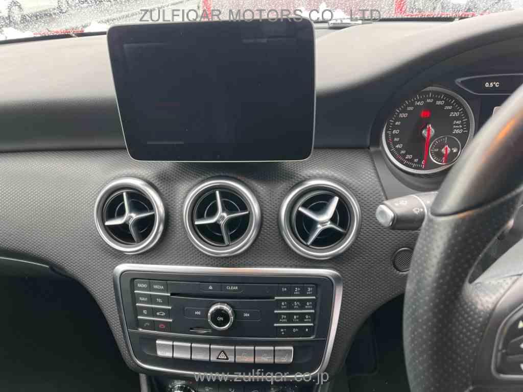 MERCEDES BENZ A CLASS 2017 Image 7