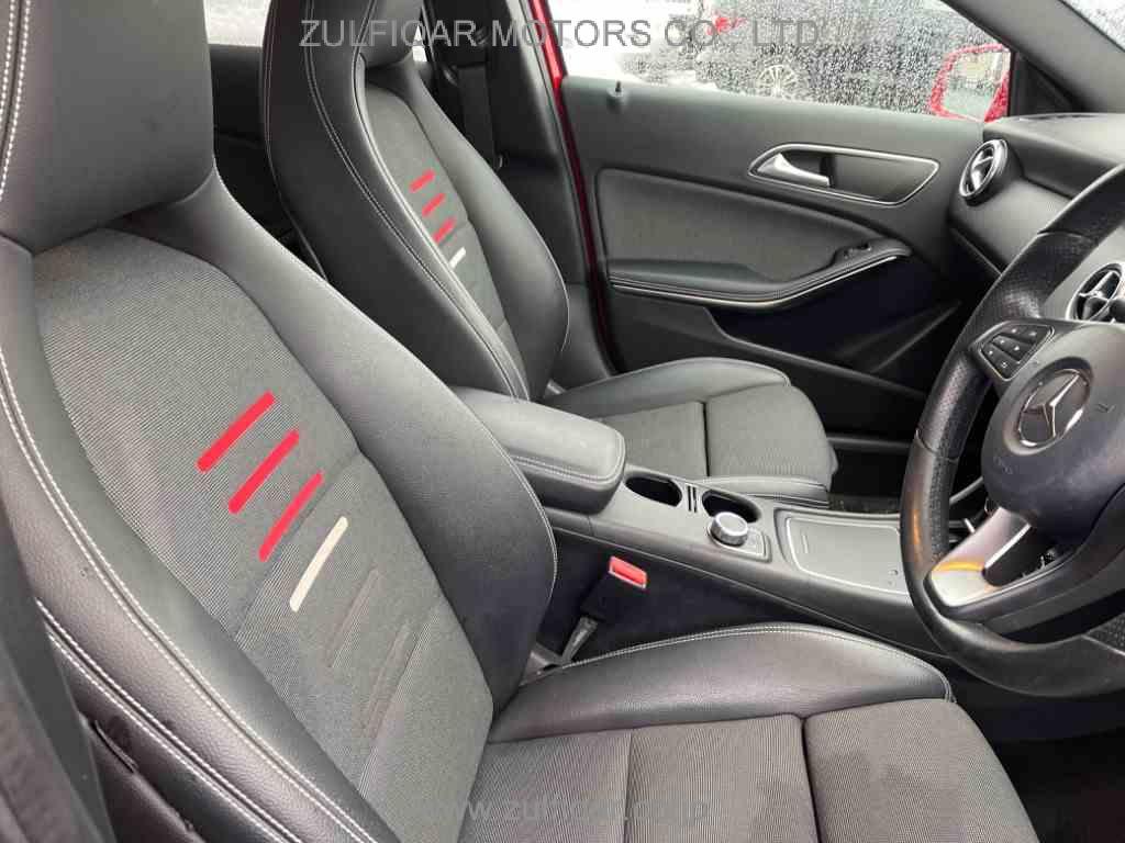 MERCEDES BENZ A CLASS 2017 Image 8
